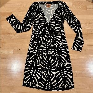 Tory Burch Monochrome Monstera Leaf Print Silk Knit Dress Long Sleeve Dress - M